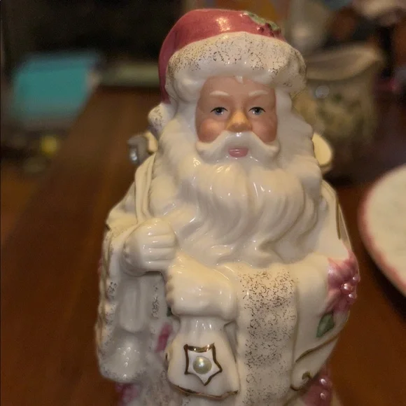 Lenox Petals and Pearls Poinsettia Santa figurine bud vase appx 6” tall - Picture 8 of 8
